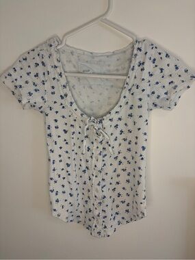 AERIE White and Blue Floral Tie-Front Ribbed Tee
